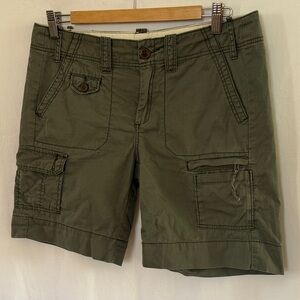 G1 Goods: Women's Olive Utility Cargo Shorts